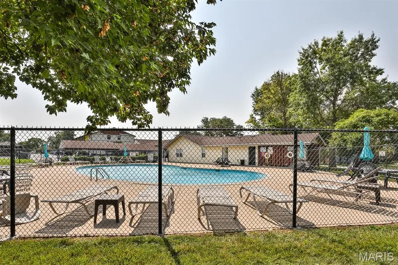1615 Summergate Parkway #M, St Charles, MO 63303 — listing photo 25 of 26