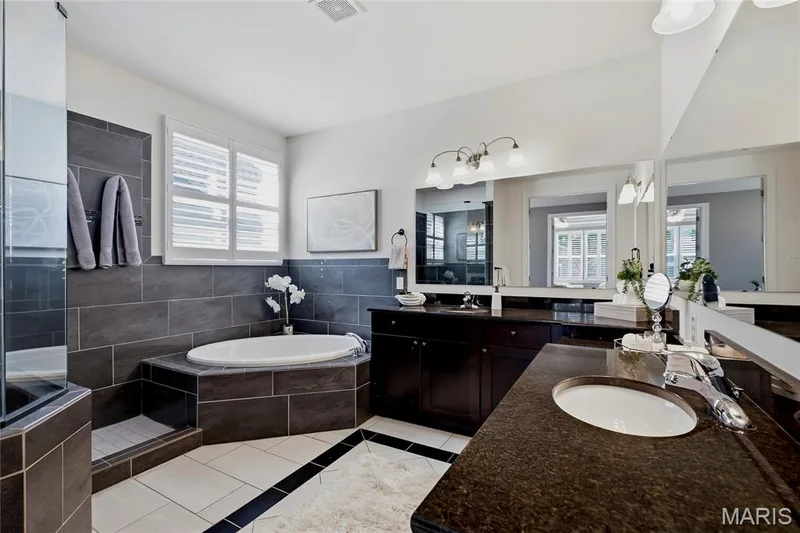 360 Willow Weald Path, Chesterfield, MO 63005 — listing photo 24 of 69