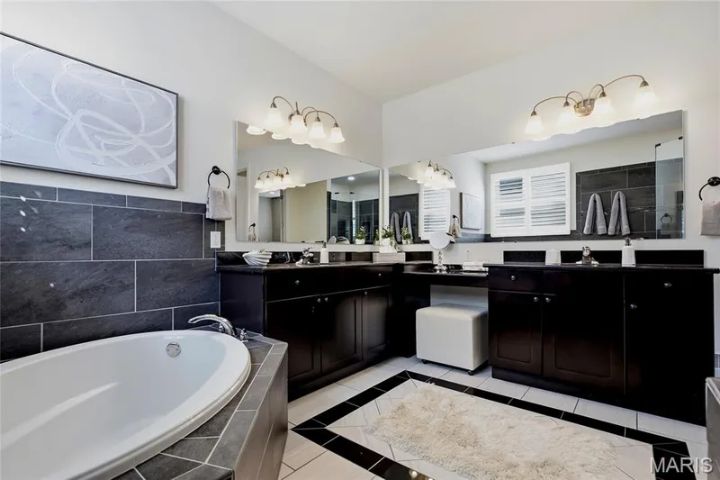360 Willow Weald Path, Chesterfield, MO 63005 — listing photo 27 of 69