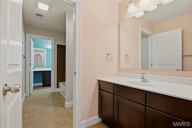 360 Willow Weald Path, Chesterfield, MO 63005 — listing photo 38 of 69