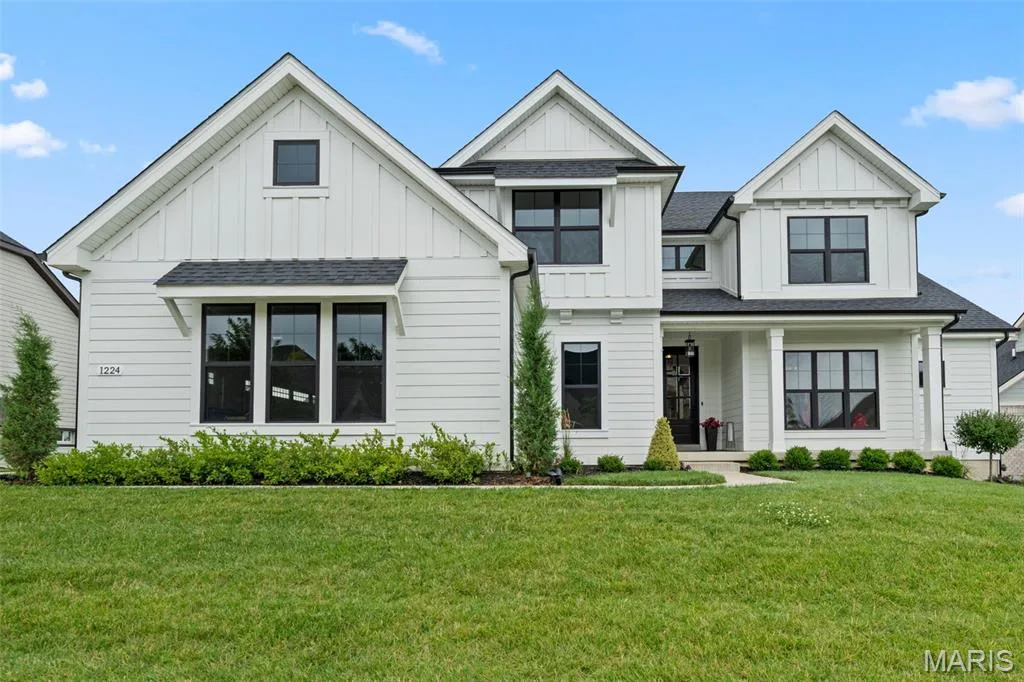 1224 Patchwork Fields, Chesterfield, MO 63005 — listing photo 1 of 80