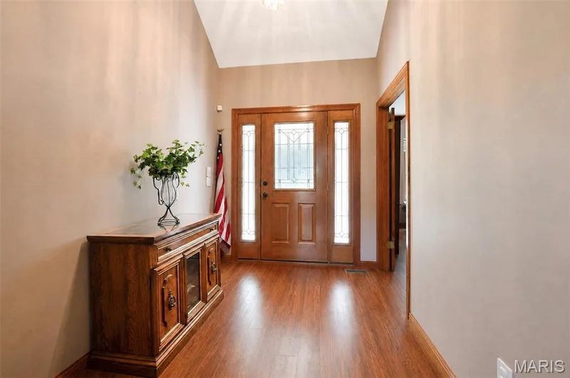 Luxury Vinyl floors and soft neutral paint in this large Entry Foyer. — 17507 Summit View Place Cove, Glencoe, MO 63038