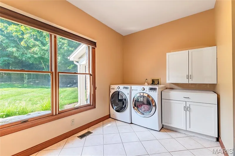 Extra Cabinets for your Storage needs. — 17507 Summit View Place Cove, Glencoe, MO 63038