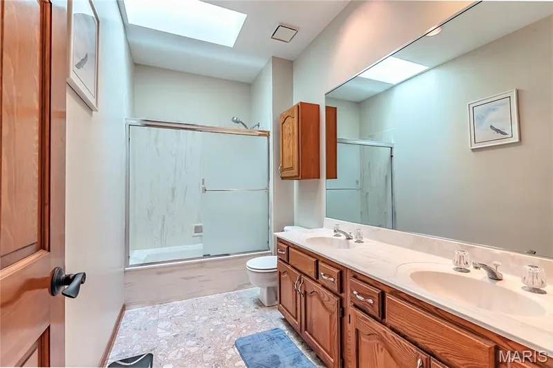 Hall Bathroom services the 2nd and 3rd Bedrooms. Ceramic Flooring and dual sinks. — 17507 Summit View Place Cove, Glencoe, MO 63038