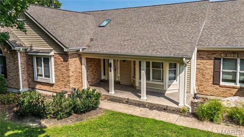 Front Porch with columns. — 17507 Summit View Place Cove, Glencoe, MO 63038