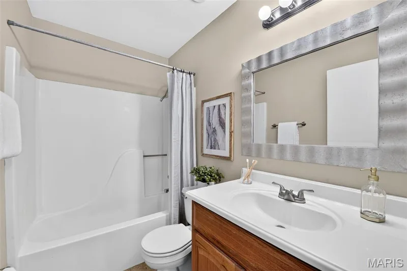 Private en-suite bathroom in the primary suite. — 582 Prentice Drive, St Peters, MO 63376