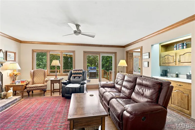 Family Room with Pella windows and bilt-in bar — 505 Richley Drive, Chesterfield, MO 63017