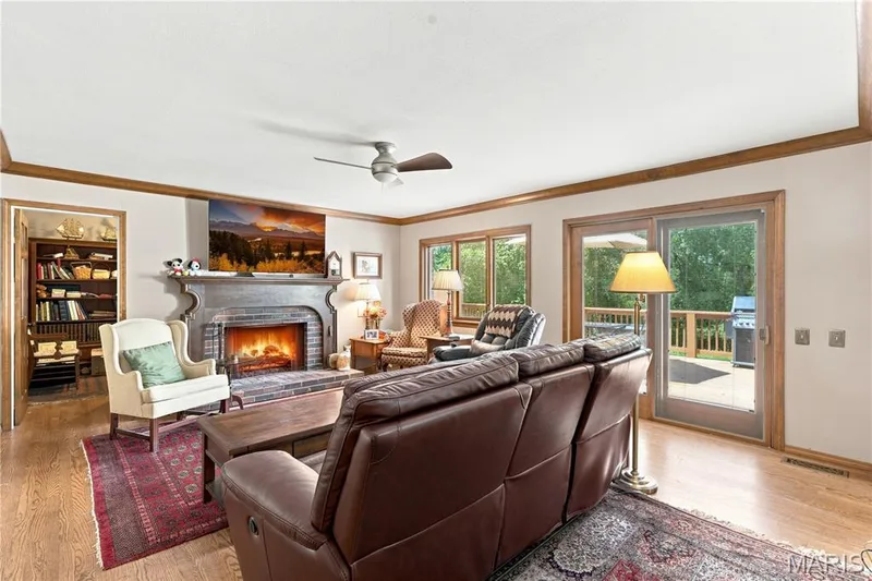 There's a Den/Ofc off the Family Room — 505 Richley Drive, Chesterfield, MO 63017