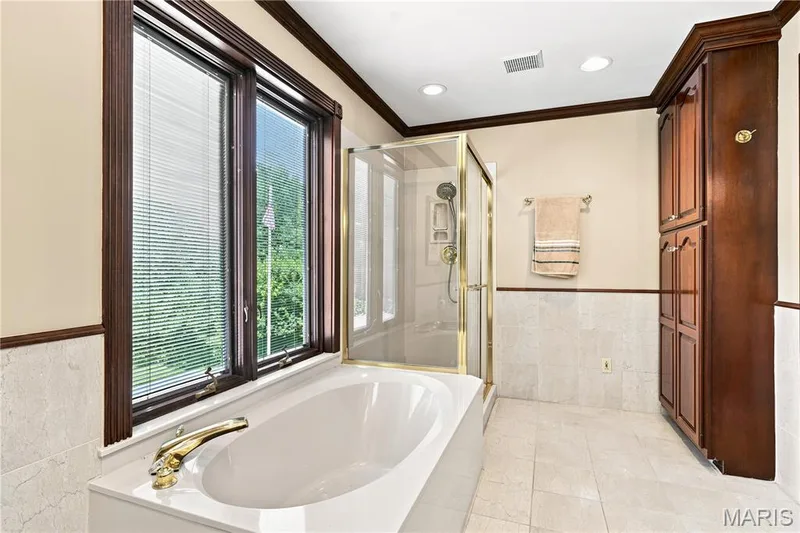 Primary Bath with Roman Tub and Shower — 505 Richley Drive, Chesterfield, MO 63017