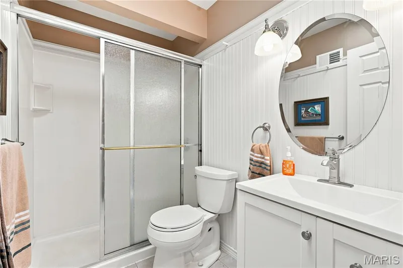 Hall Bath — 505 Richley Drive, Chesterfield, MO 63017