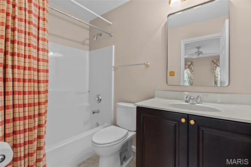 Jack n Jill bath — 991 Sheffield Forest Court, Wildwood, MO 63021