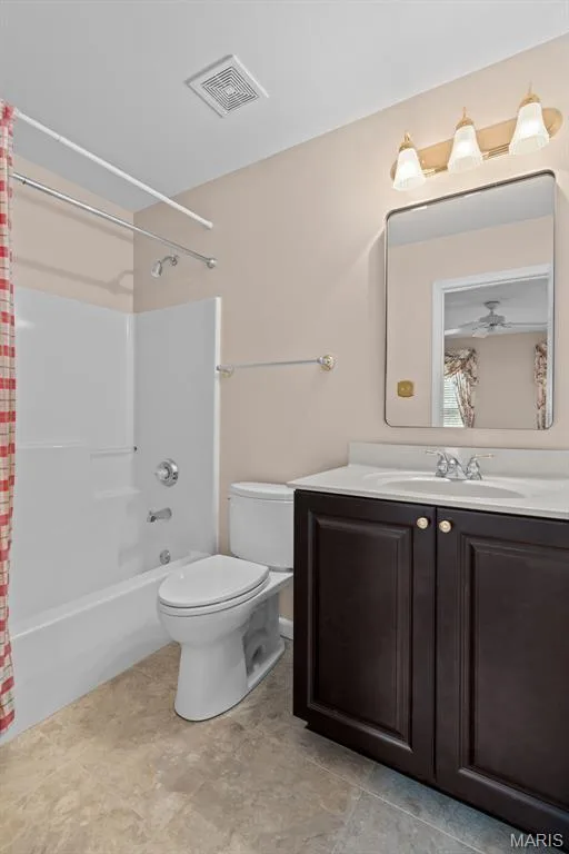 Jack n Jill bath — 991 Sheffield Forest Court, Wildwood, MO 63021