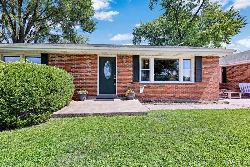 4915 Tower Line Road, St Charles, MO 63301 — listing photo 5 of 41