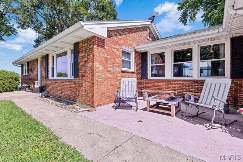 4915 Tower Line Road, St Charles, MO 63301 — listing photo 6 of 41