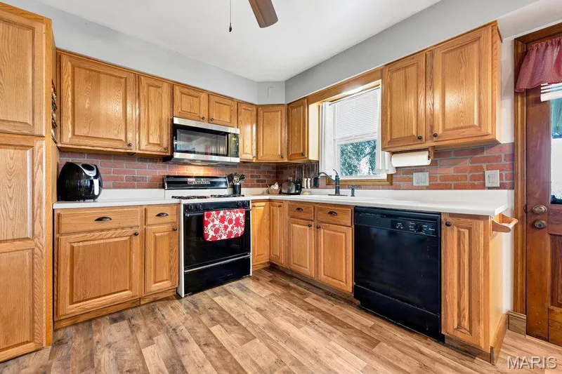 4915 Tower Line Road, St Charles, MO 63301 — listing photo 15 of 41