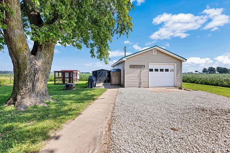 4915 Tower Line Road, St Charles, MO 63301 — listing photo 8 of 41
