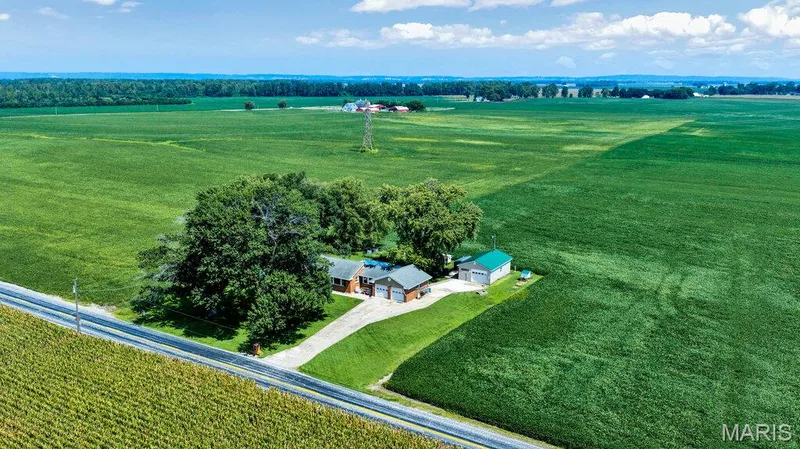 4915 Tower Line Road, St Charles, MO 63301 — listing photo 3 of 41