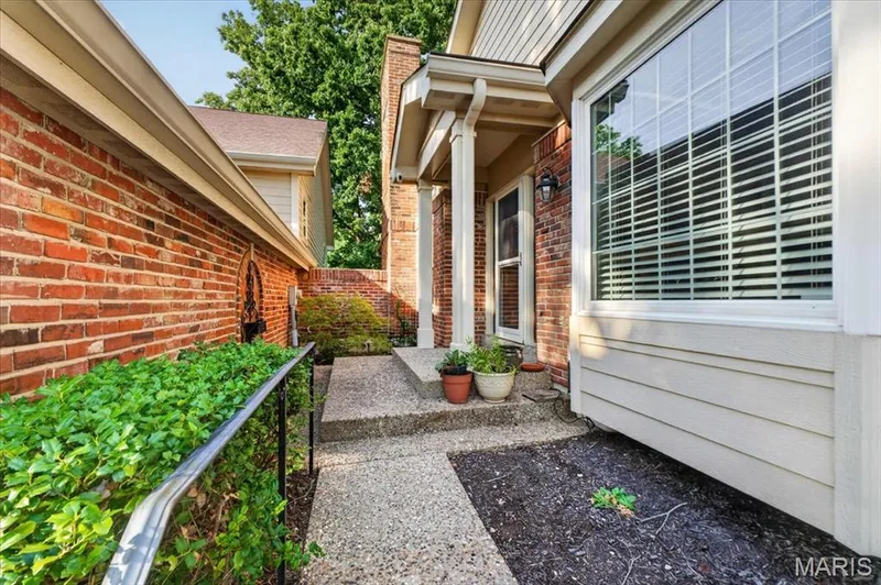 14620 Timberlake Manor Court, Chesterfield, MO 63017 — listing photo 2 of 64
