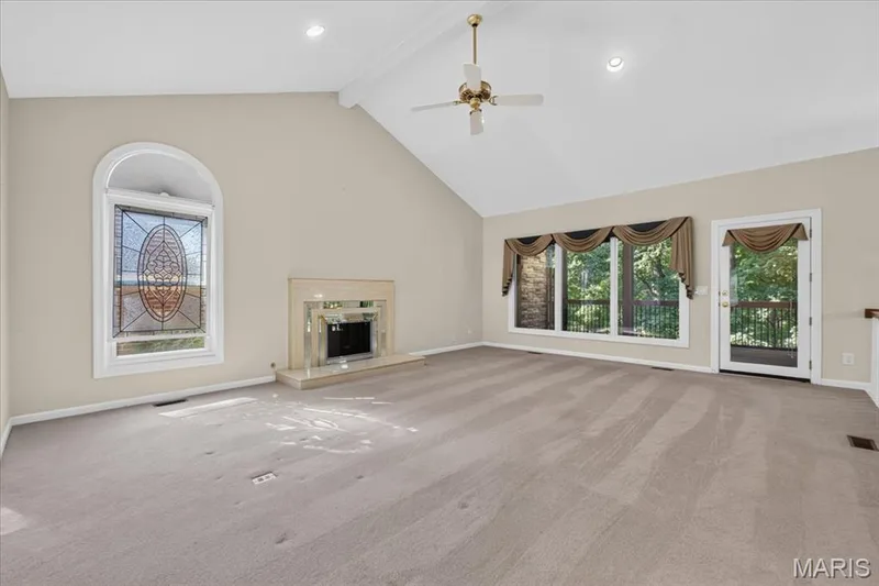 Spacious Great Room with Vaulted Ceiling that looks out to your private screened porch. — 14620 Timberlake Manor Court, Chesterfield, MO 63017