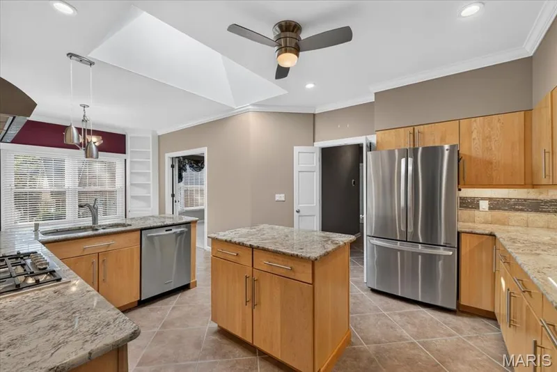 14620 Timberlake Manor Court, Chesterfield, MO 63017 — listing photo 12 of 64
