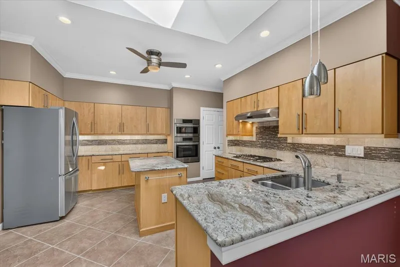 14620 Timberlake Manor Court, Chesterfield, MO 63017 — listing photo 13 of 64