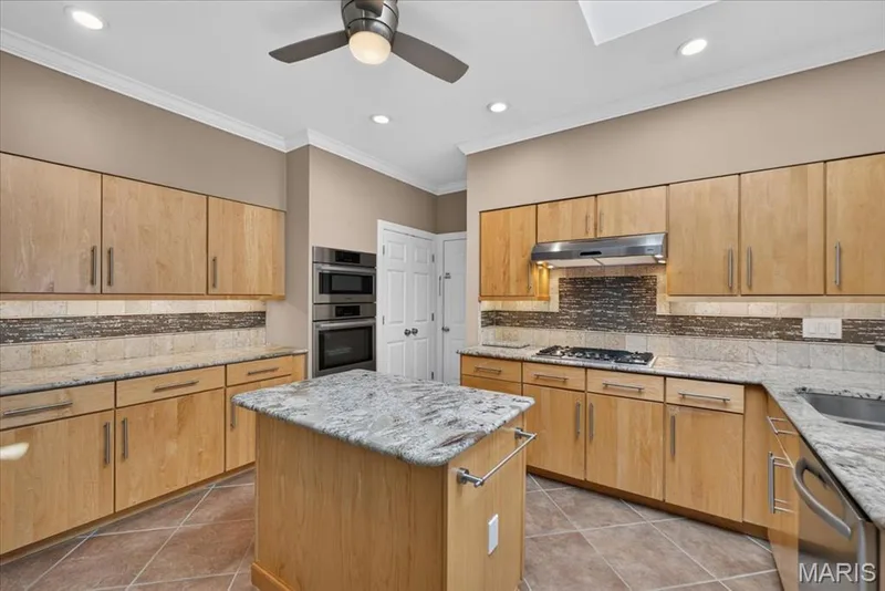 14620 Timberlake Manor Court, Chesterfield, MO 63017 — listing photo 14 of 64