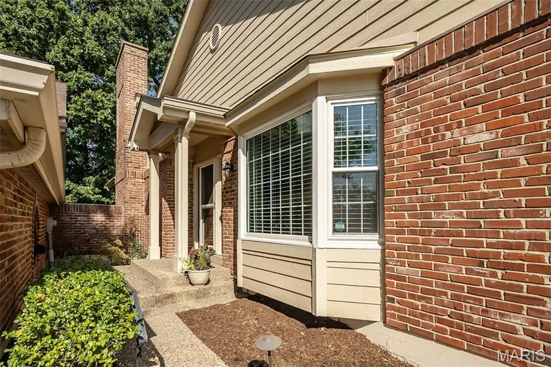 14620 Timberlake Manor Court, Chesterfield, MO 63017 — listing photo 2 of 83