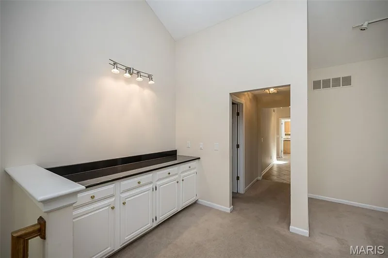 14620 Timberlake Manor Court, Chesterfield, MO 63017 — listing photo 13 of 83