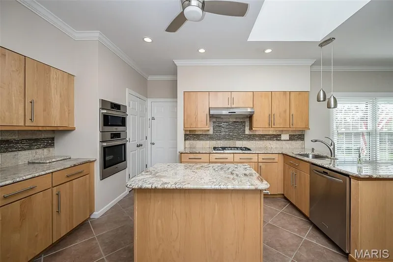 14620 Timberlake Manor Court, Chesterfield, MO 63017 — listing photo 22 of 83