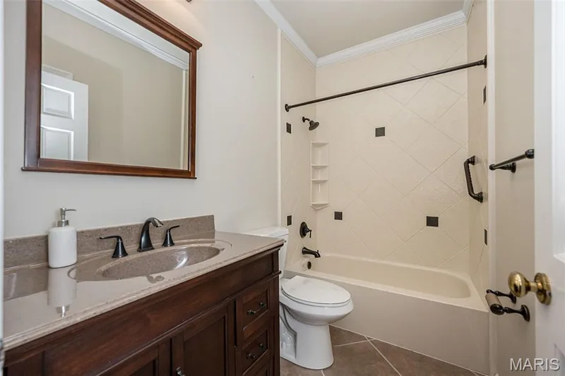 Second full bath on the main level. — 14620 Timberlake Manor Court, Chesterfield, MO 63017