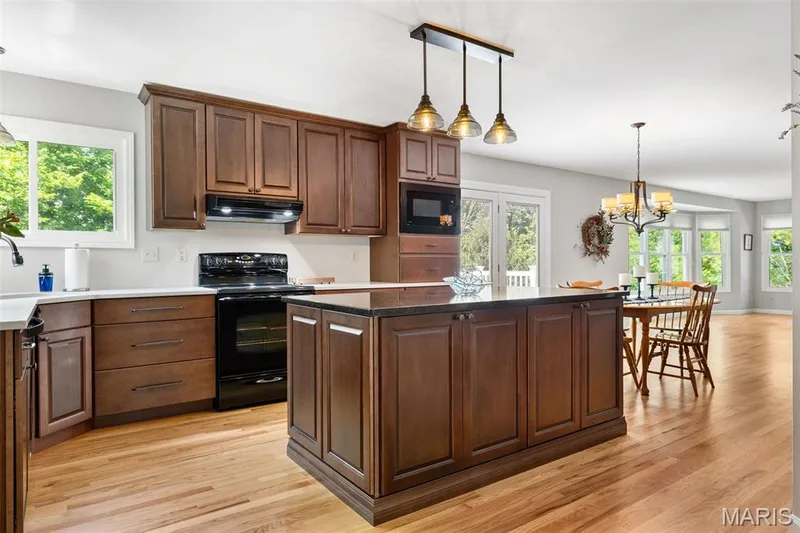 3523 Brookwood Circle, St Charles, MO 63301 — listing photo 11 of 32