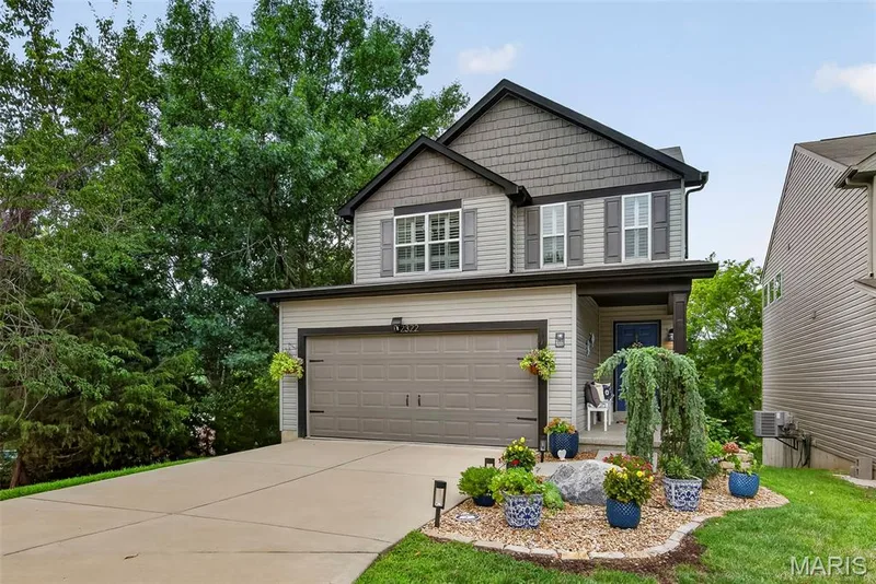 Excellent Curb Appeal and Mail Delivered to the Driveway — 2322 Wills Hollow Drive, St Peters, MO 63376