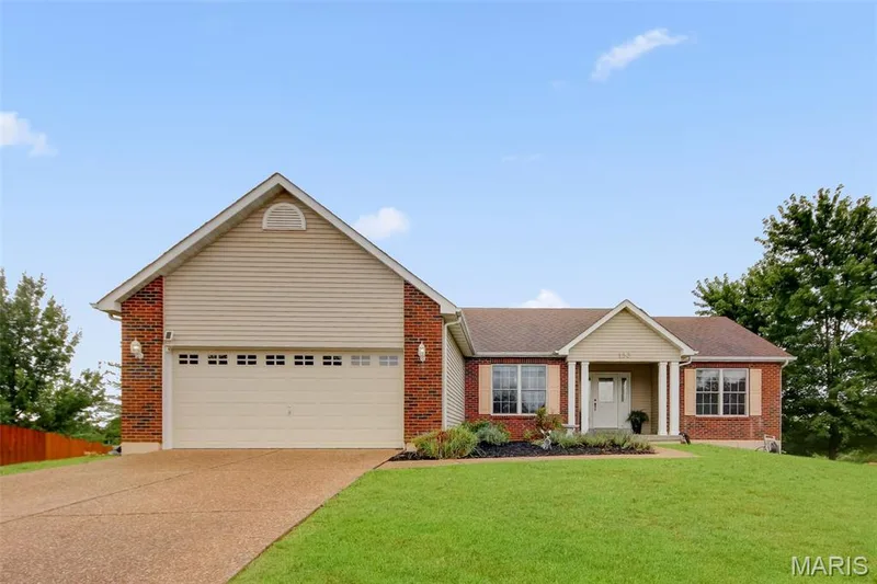 130 Wild Pigeon Ct, O'Fallon, MO 63368 — listing photo 2 of 54