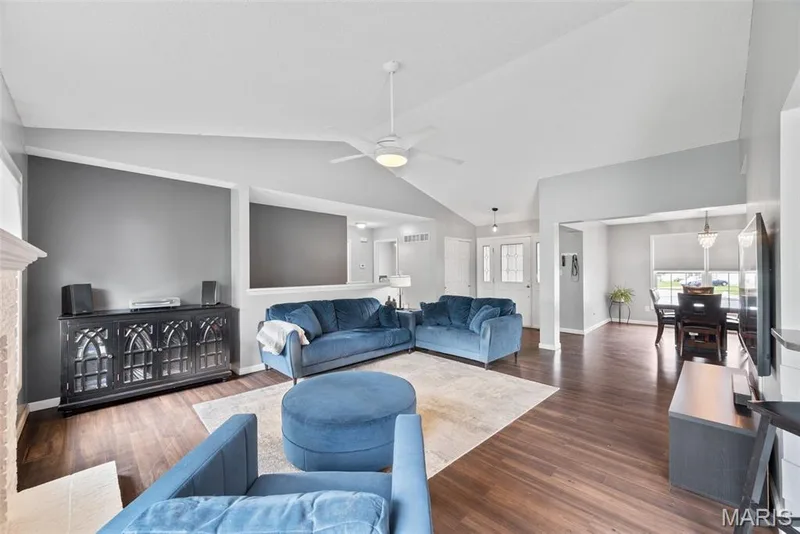130 Wild Pigeon Ct, O'Fallon, MO 63368 — listing photo 4 of 54