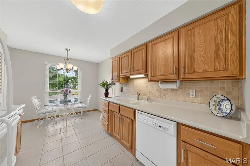 Kitchen and Breakfast Room — 1530 Bedford Forge Court #15, Chesterfield, MO 63017