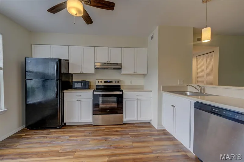 77 Sugar Glen Court, St Peters, MO 63376 — listing photo 5 of 18