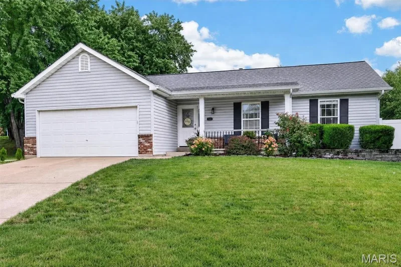 708 Woodland Ridge Drive, St Peters, MO β listing photo 1