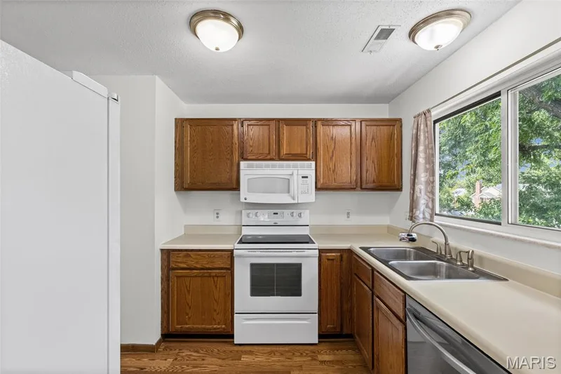1774 Kircher Drive #C, St Charles, MO 63303 — listing photo 3 of 18