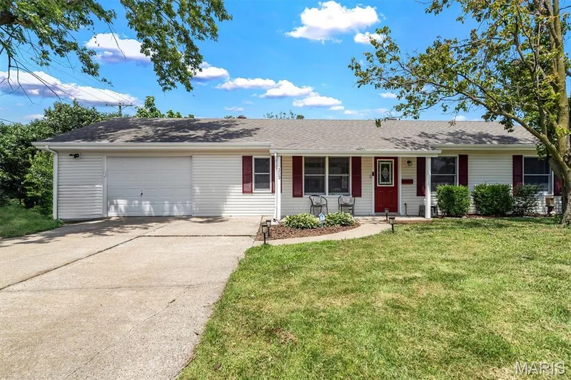 303 Saint Joseph Avenue, O'Fallon, MO 63366 — listing photo 1 of 30