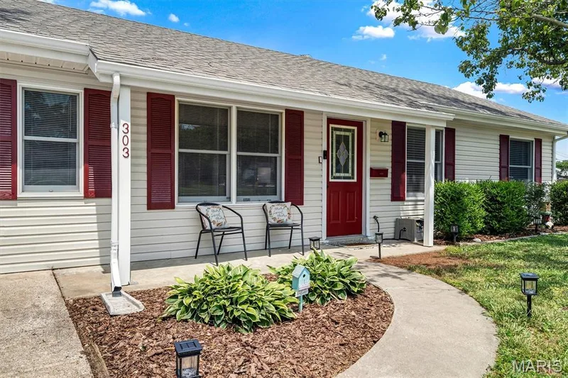 303 Saint Joseph Avenue, O'Fallon, MO 63366 — listing photo 2 of 30
