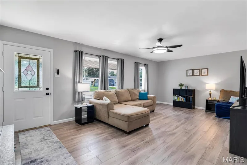 303 Saint Joseph Avenue, O'Fallon, MO 63366 — listing photo 4 of 30