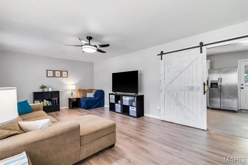 303 Saint Joseph Avenue, O'Fallon, MO 63366 — listing photo 5 of 30