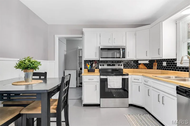 303 Saint Joseph Avenue, O'Fallon, MO 63366 — listing photo 12 of 30