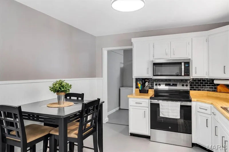 303 Saint Joseph Avenue, O'Fallon, MO 63366 — listing photo 13 of 30