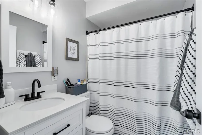 Full bath with shower/tub — 303 Saint Joseph Avenue, O'Fallon, MO 63366