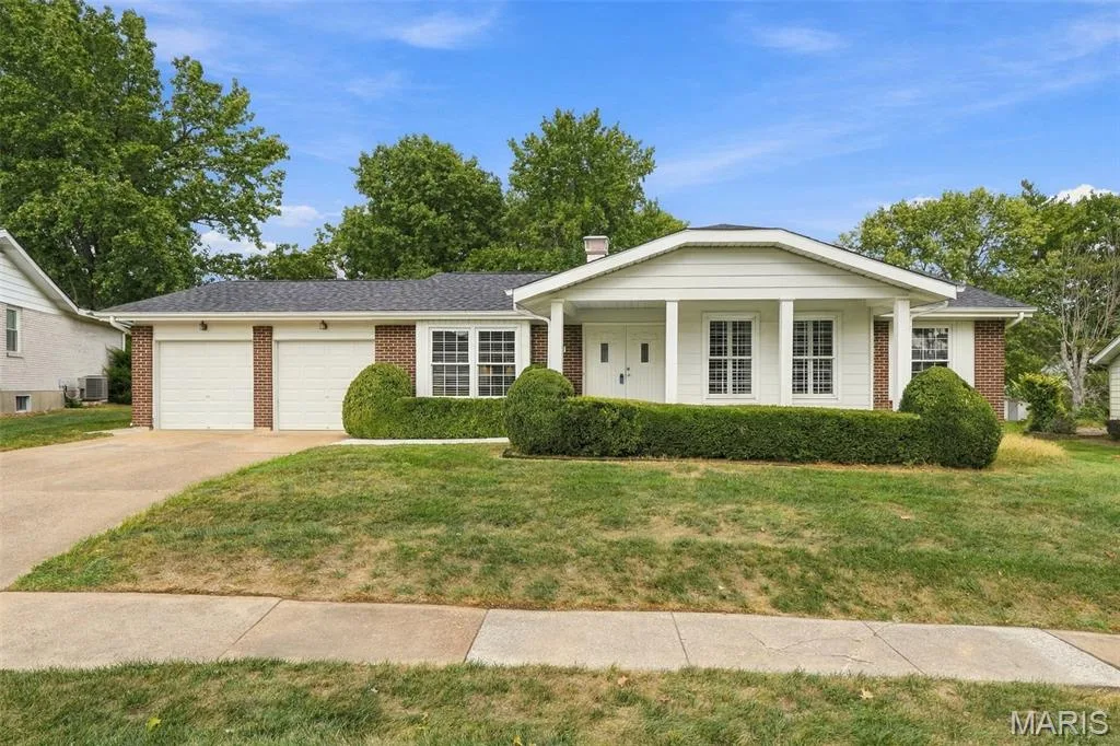 Welcome to 1230 Luray! My updates will amaze you! — 1230 Luray Drive, Chesterfield, MO 63017
