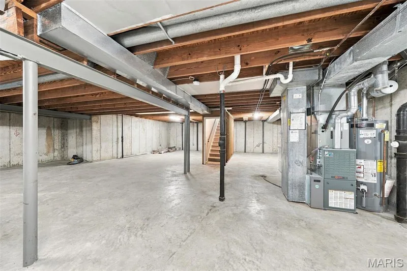 Large unfinished basement is waiting for you to make it your own. — 1230 Luray Drive, Chesterfield, MO 63017
