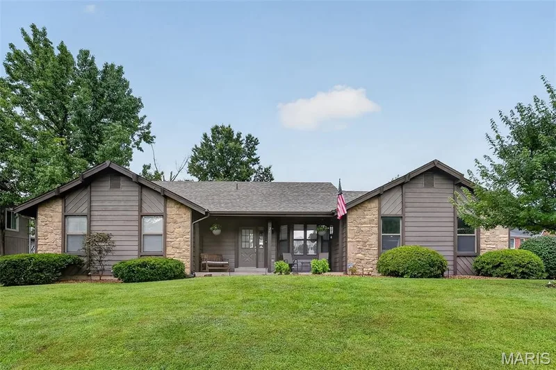 21 Dijon Court, Lake St. Louis, MO 63367 — listing photo 2 of 83