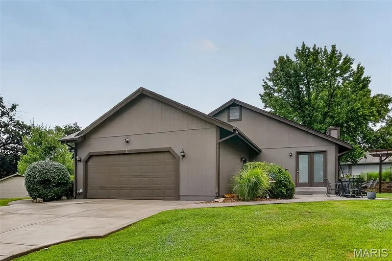 21 Dijon Court, Lake St. Louis, MO 63367 — listing photo 8 of 83