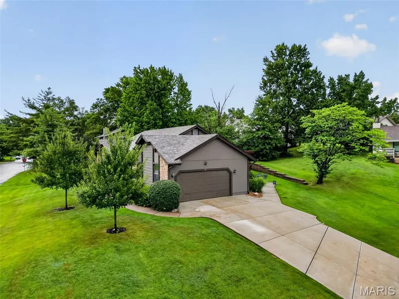 21 Dijon Court, Lake St. Louis, MO 63367 — listing photo 13 of 83